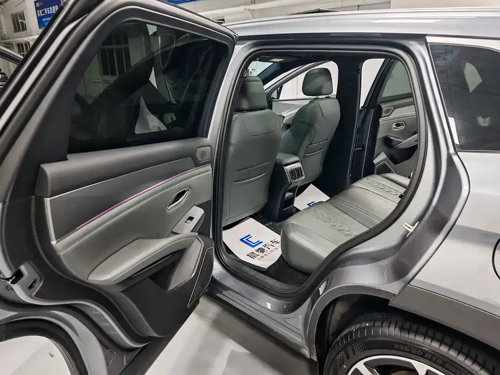 BYD L DM-i — фото 7