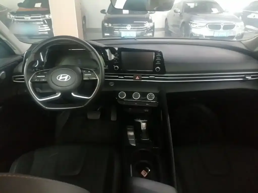 Hyundai Elantra — фото 10