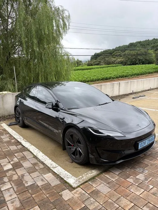 Tesla Model 3 — фото 1