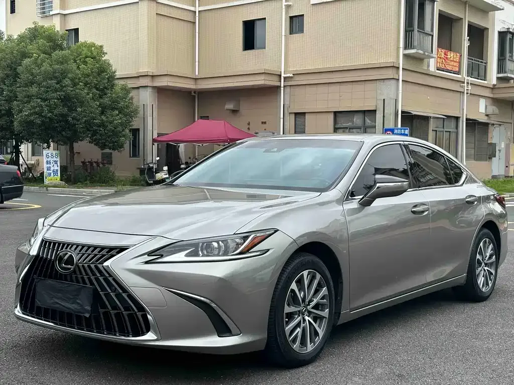 Lexus ES — фото 1
