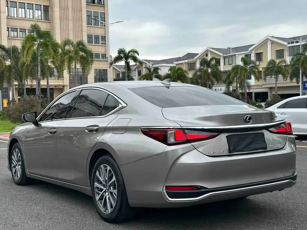 Lexus ES — фото 9