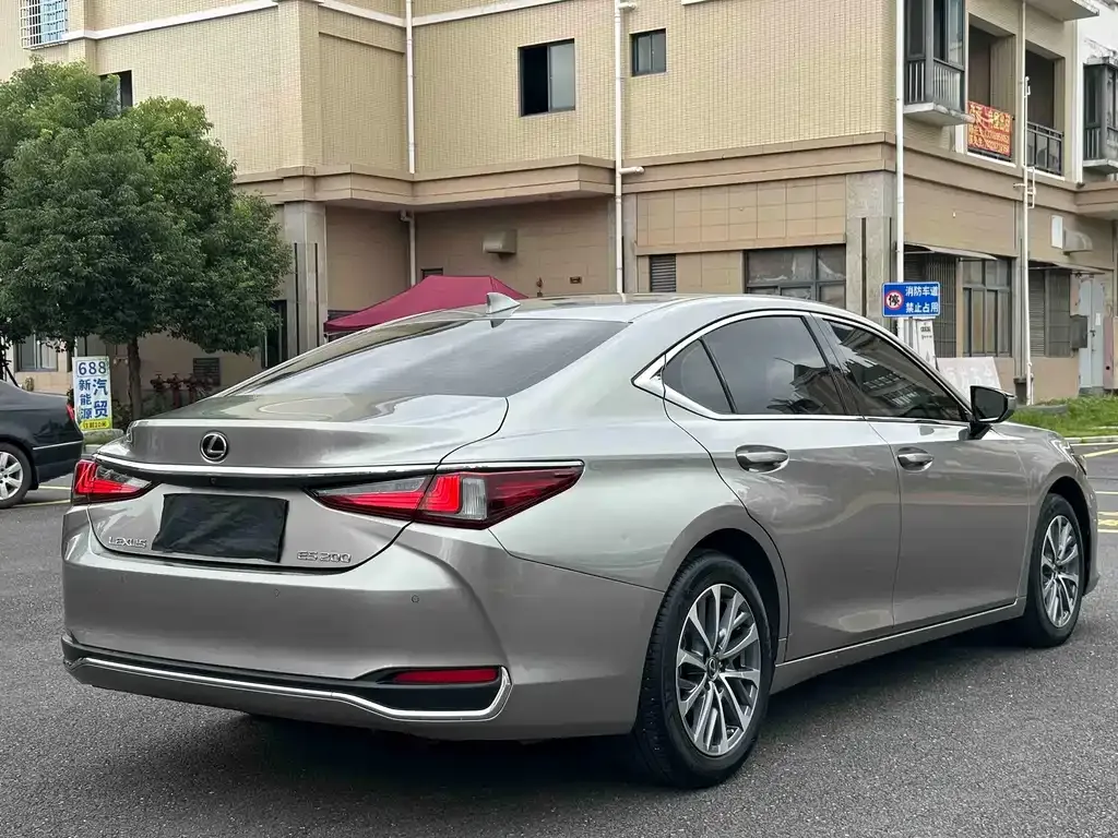 Lexus ES — фото 8