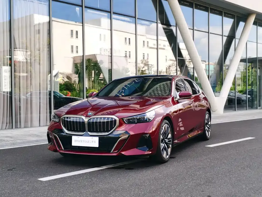 BMW 5 Series — фото 1