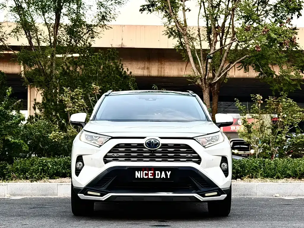 Toyota RAV4 — фото 9