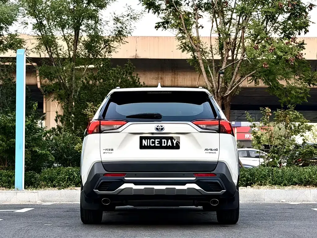 Toyota RAV4 — фото 10