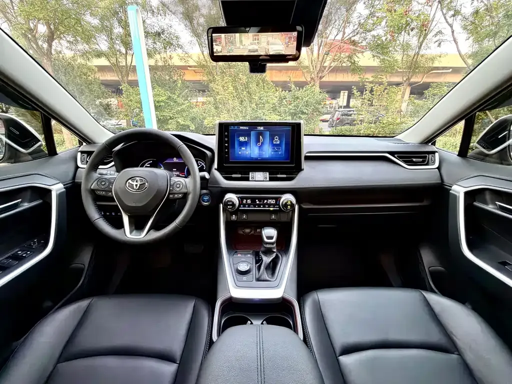 Toyota RAV4 — фото 2