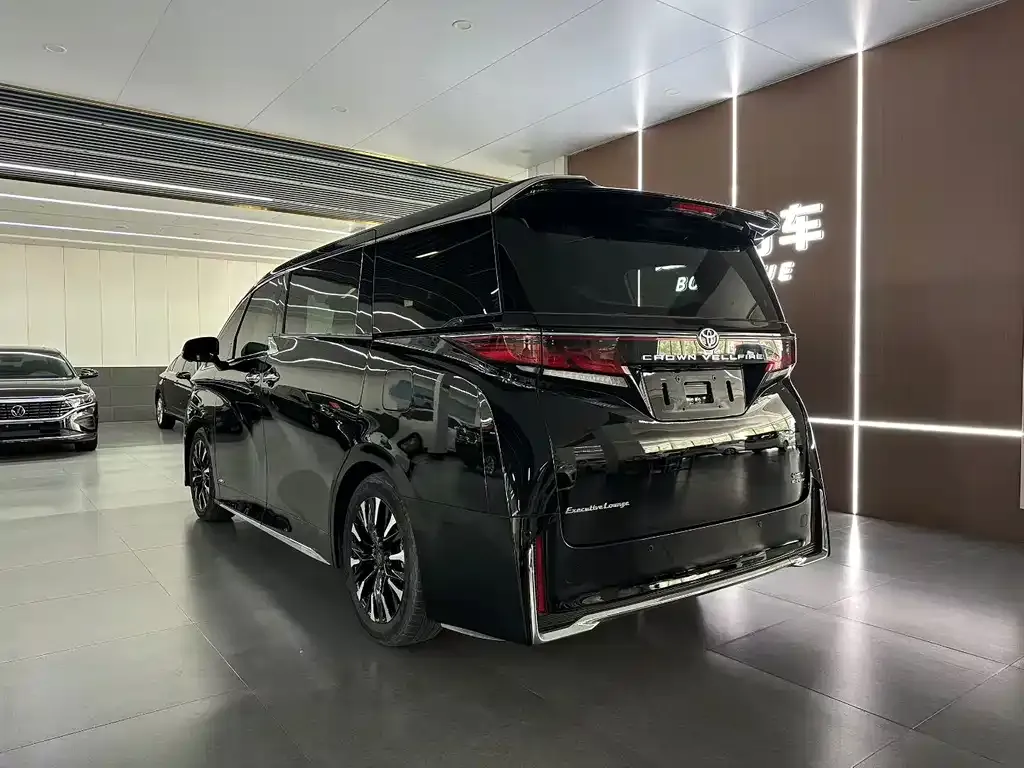 Toyota Vellfire — фото 3