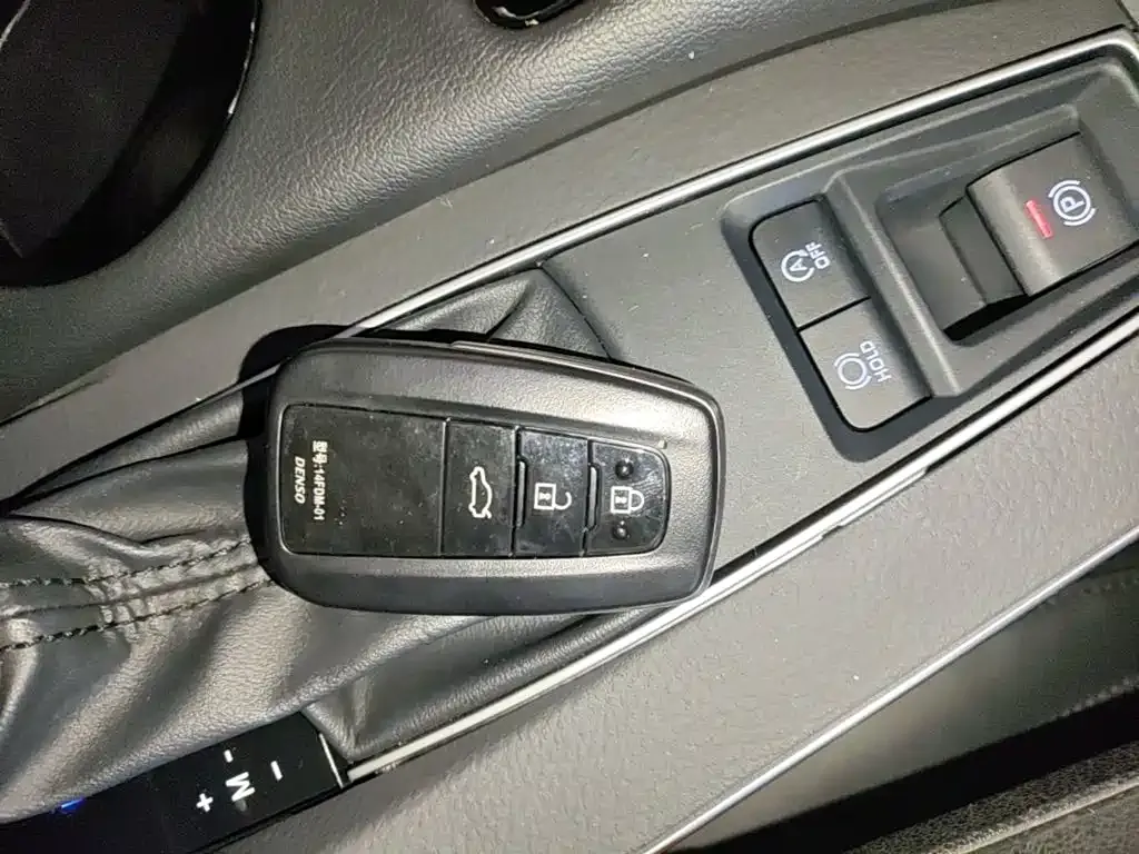 Toyota Avalon — фото 2