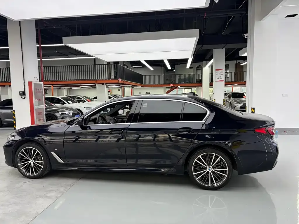 BMW 5 Series — фото 1