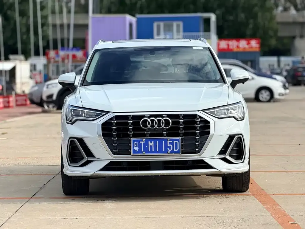Audi Q3 — фото 1