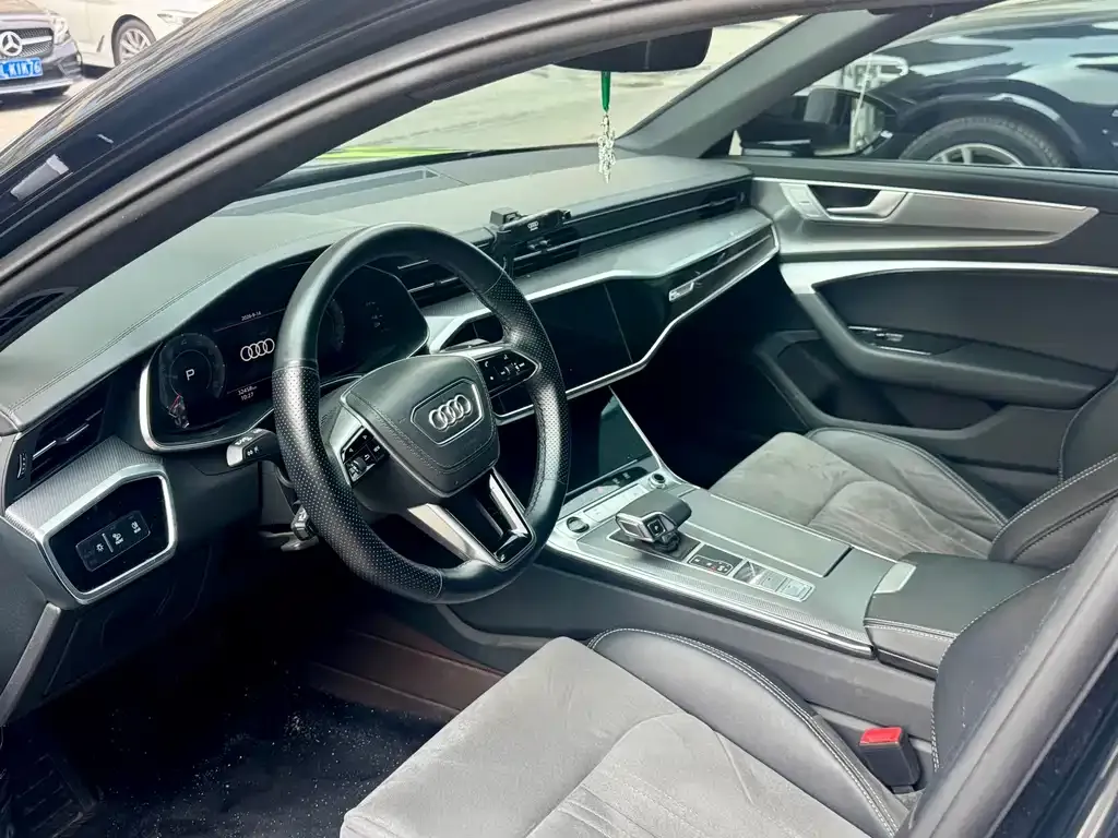 Audi A6L — фото 2