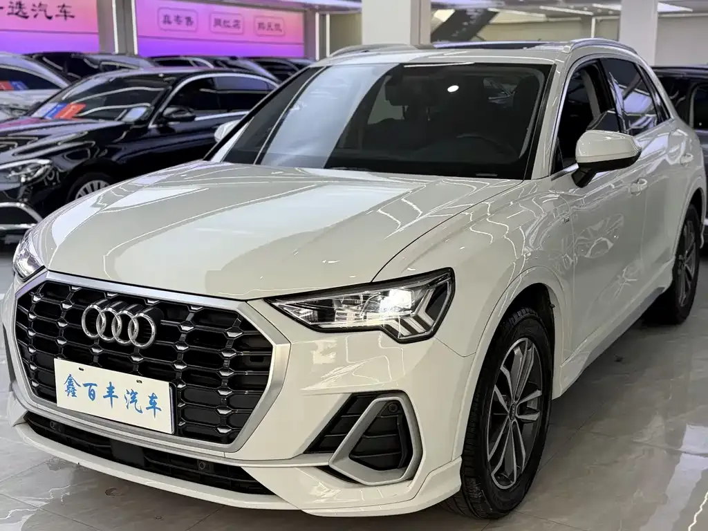 Audi Q3 — фото 1