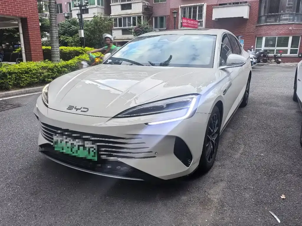 BYD Seal — фото 1
