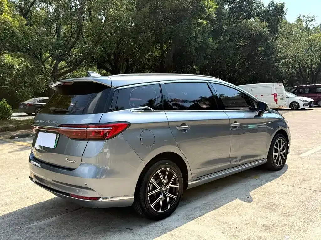 BYD MAX New Energy — фото 6