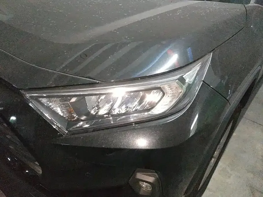 Toyota RAV4 — фото 10