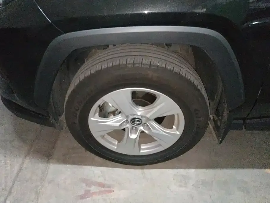 Toyota RAV4 — фото 6