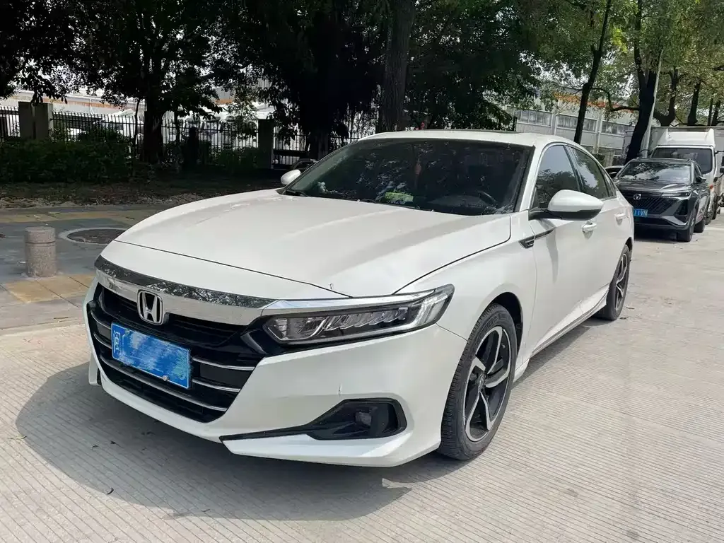 Honda Accord — фото 1