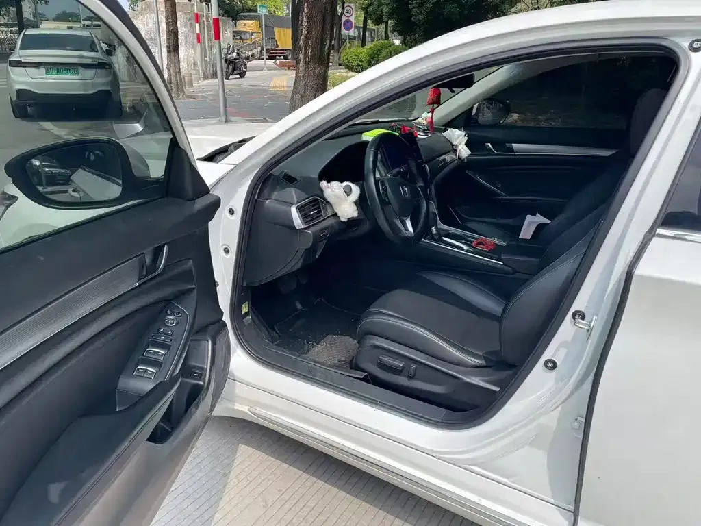 Honda Accord — фото 9