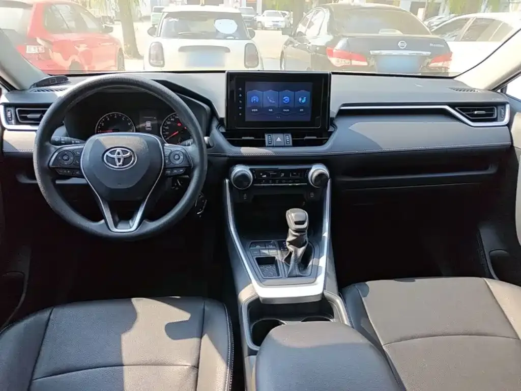 Toyota RAV4 — фото 3