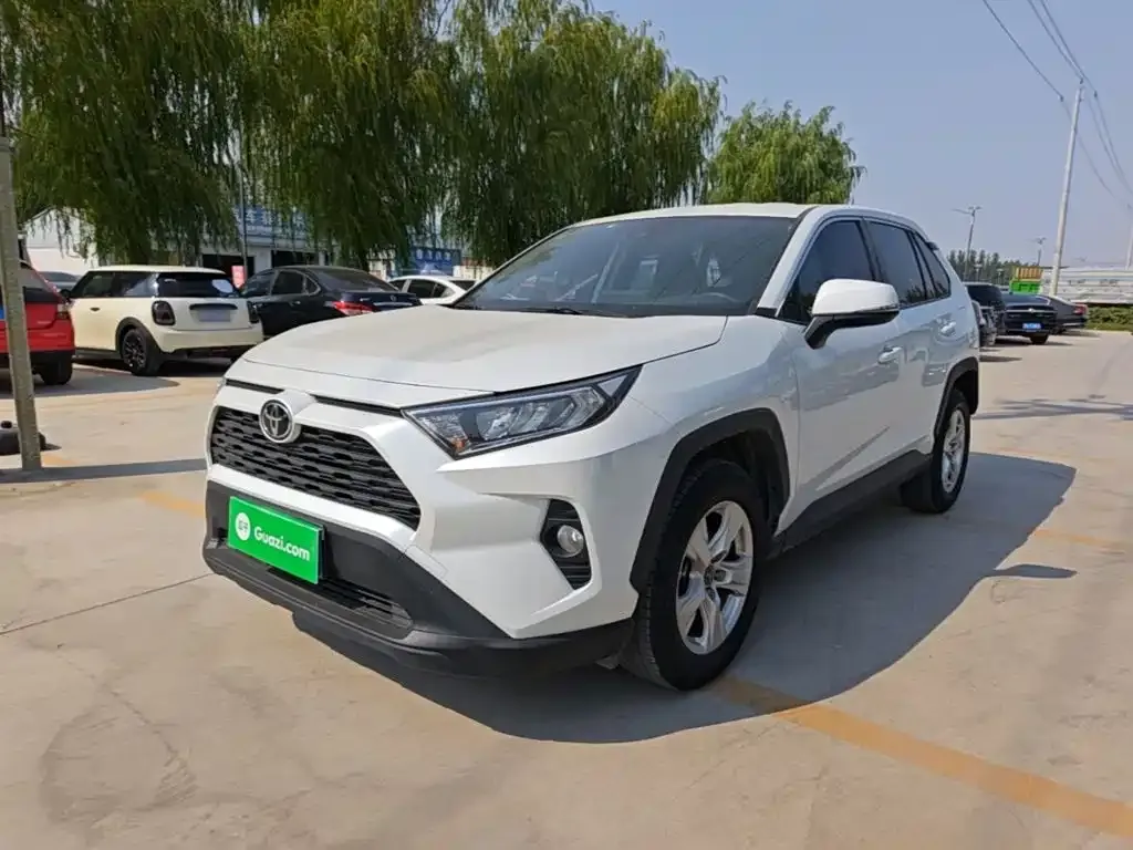 Toyota RAV4 — фото 5