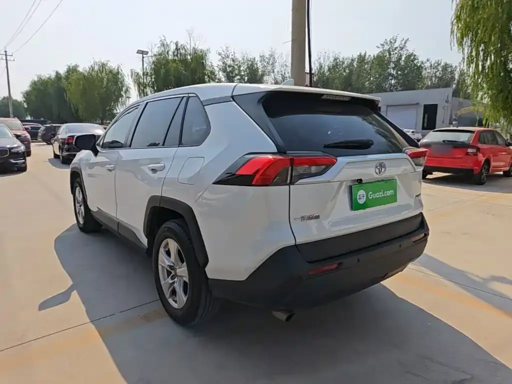 Toyota RAV4 — фото 4