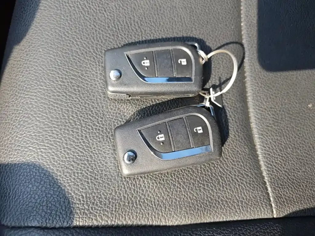 Toyota RAV4 — фото 2