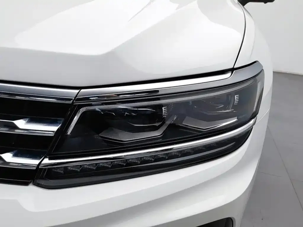 Volkswagen Tiguan L — фото 6