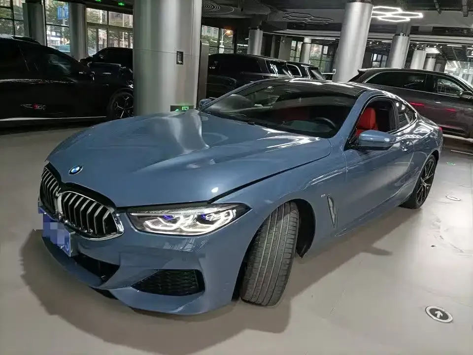 BMW 8 Series — фото 1