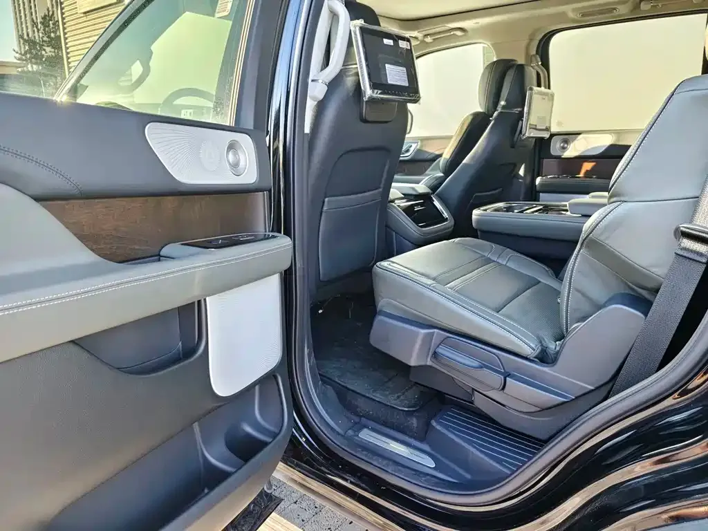 Lincoln Navigator — фото 9