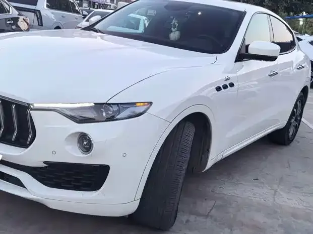 Maserati Levante — фото 1