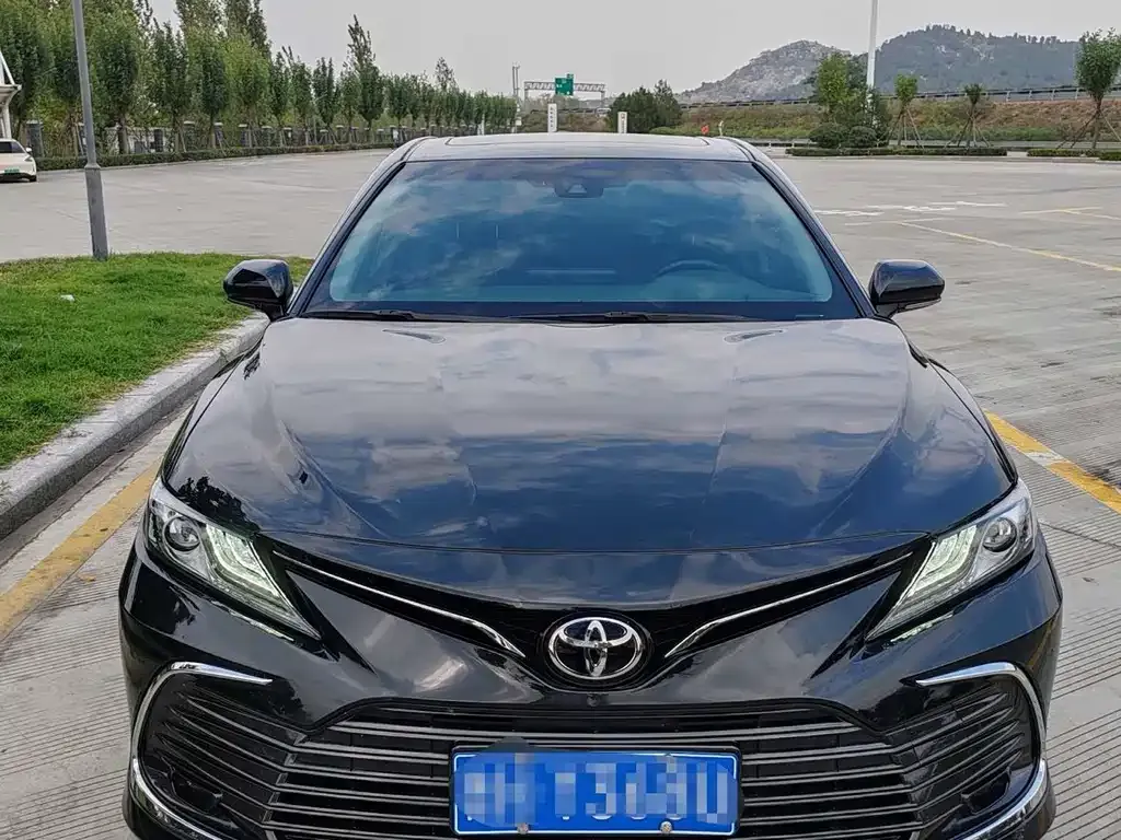 Toyota Camry — фото 9
