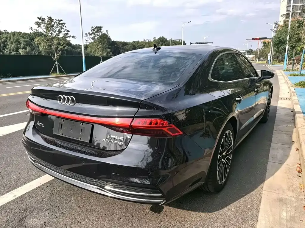 Audi A7L — фото 8