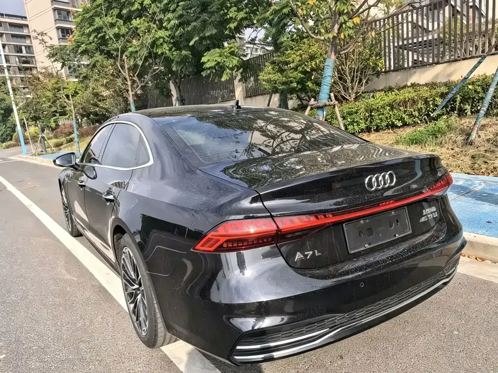 Audi A7L — фото 7