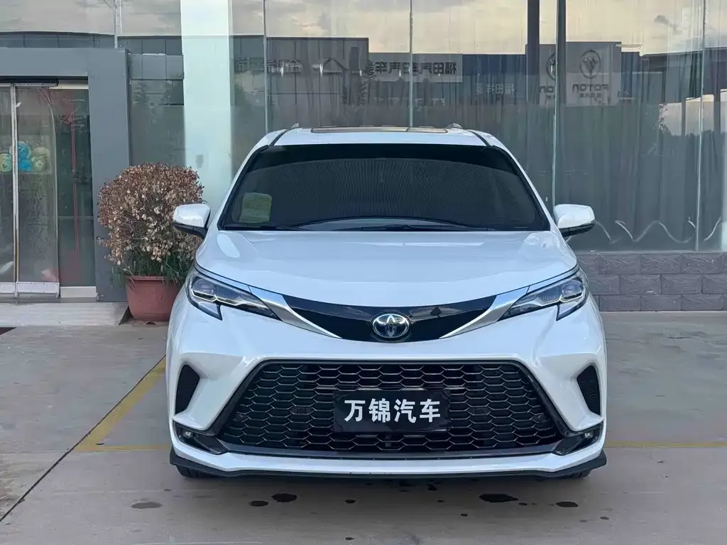 Toyota Granvia — фото 1