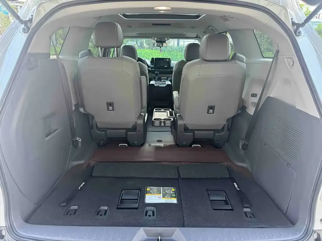 Toyota Granvia — фото 6