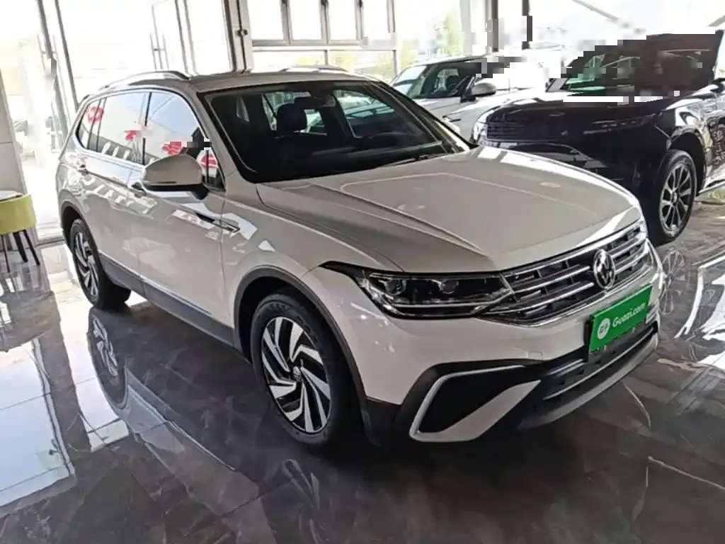 Volkswagen Tiguan L — фото 10