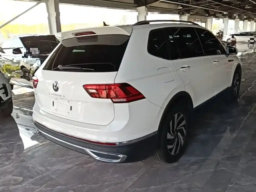 Volkswagen Tiguan L — фото 4