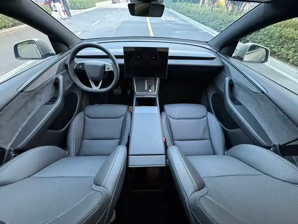Tesla Model Y L — фото 7