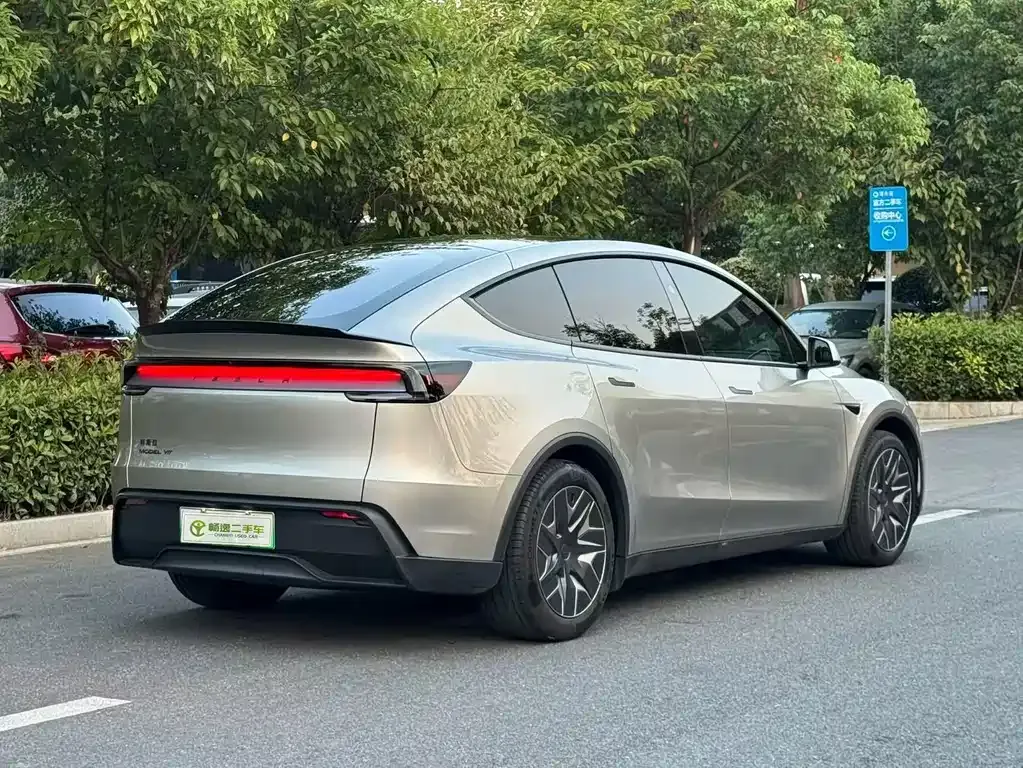 Tesla Model Y L — фото 2
