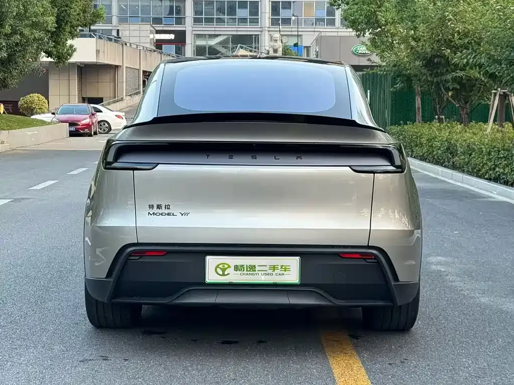 Tesla Model Y L — фото 4