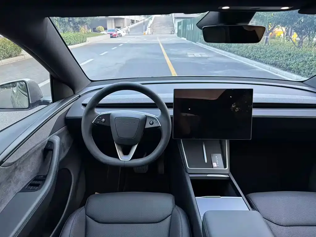 Tesla Model Y L — фото 3