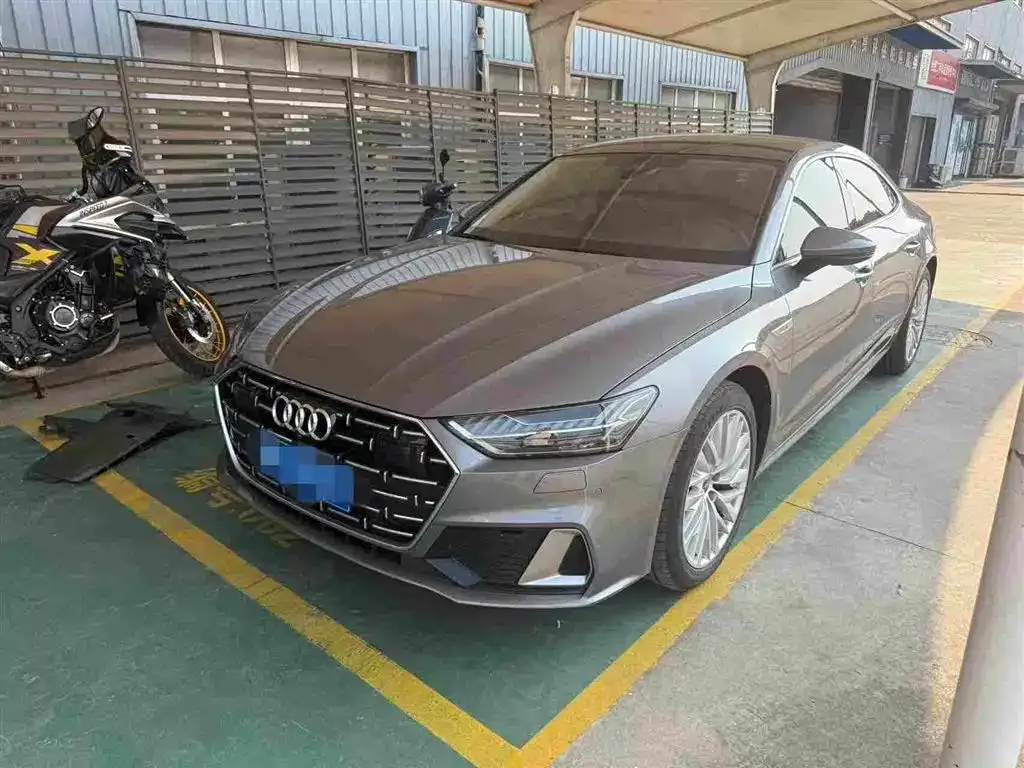 Audi A7L — фото 1