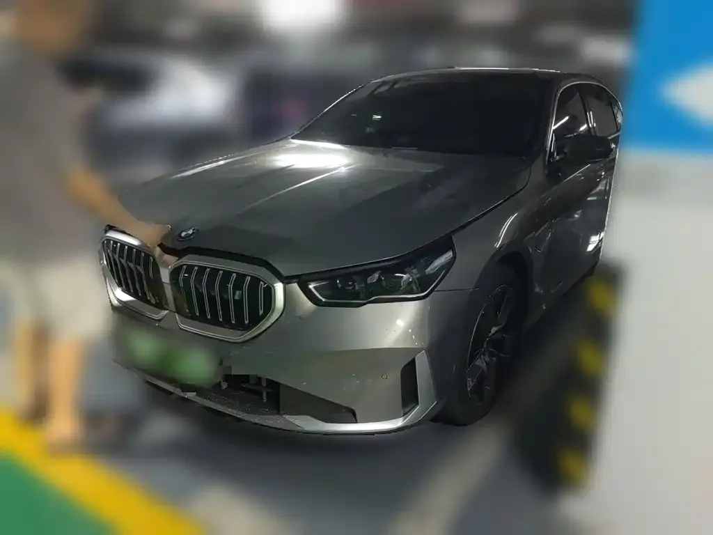 BMW i5 — фото 1