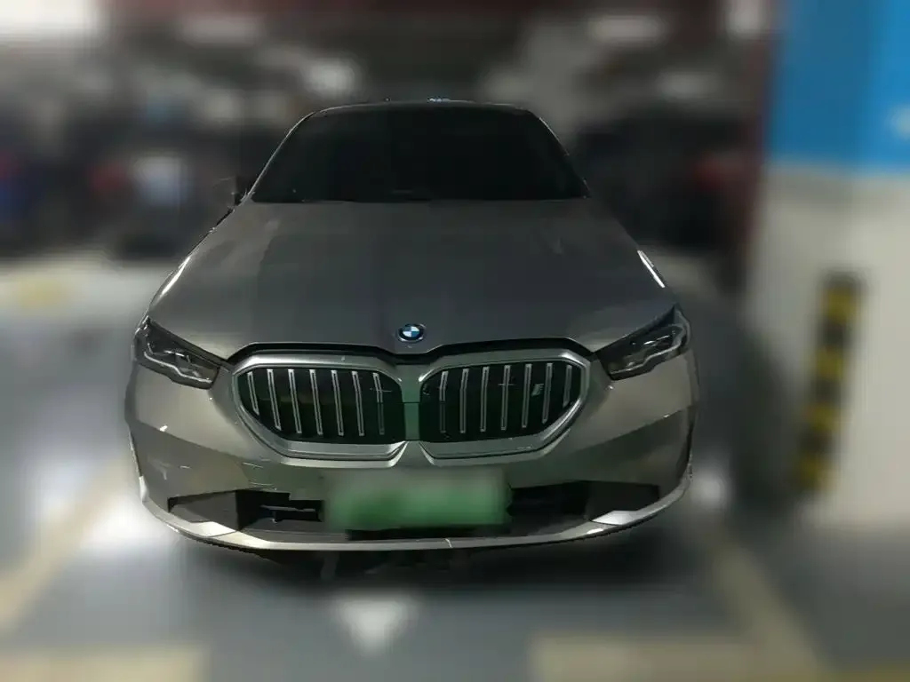 BMW i5 — фото 9