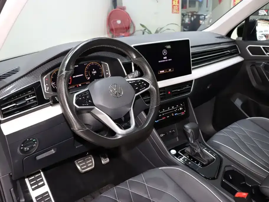 Volkswagen Tiguan L — фото 4