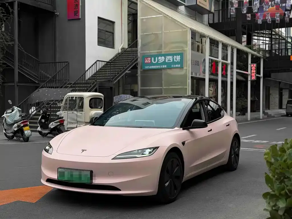 Tesla Model 3 — фото 1