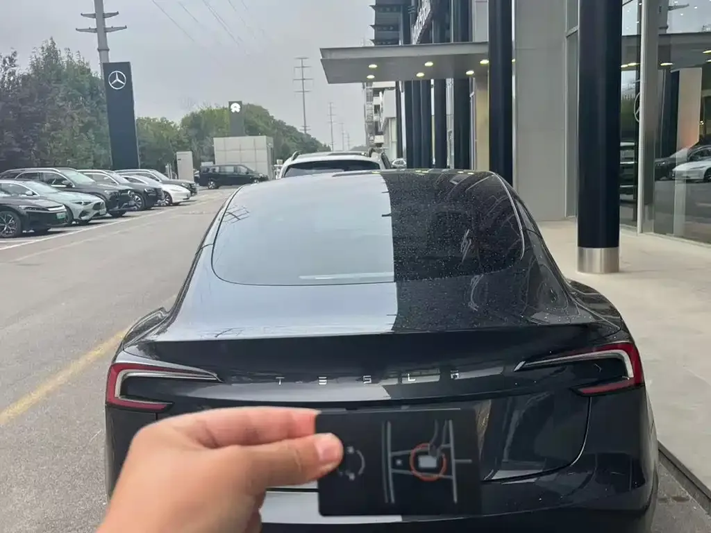 Tesla Model 3 — фото 3