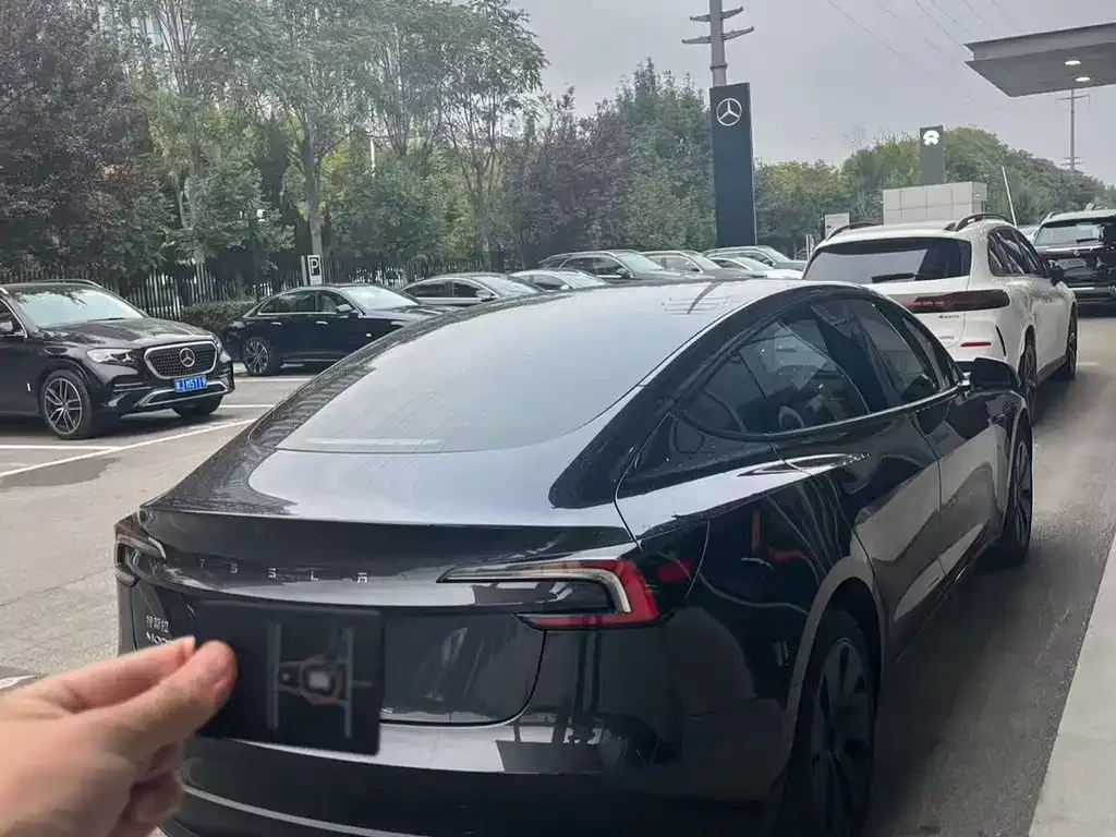 Tesla Model 3 — фото 10