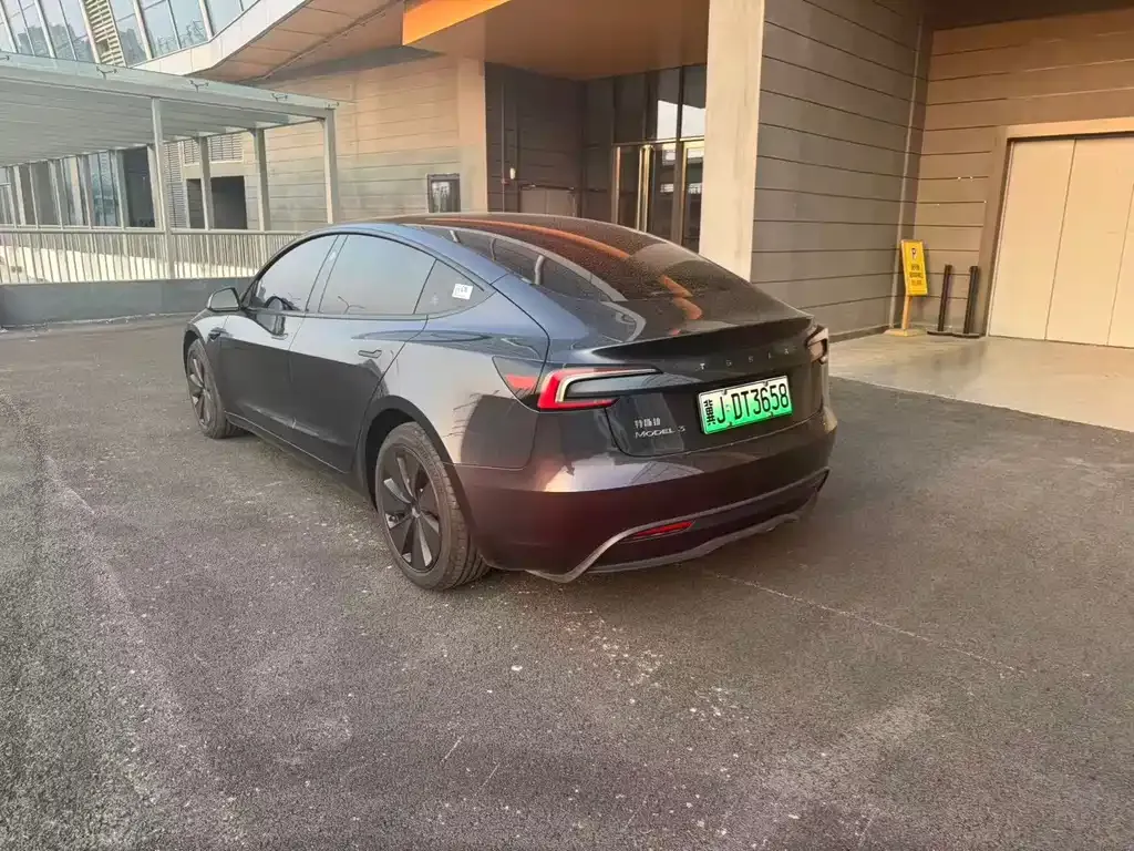 Tesla Model 3 — фото 2