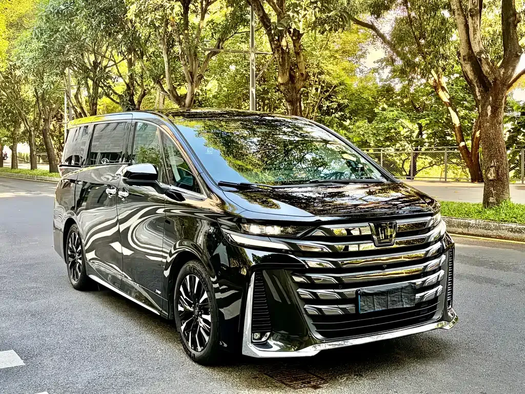 Toyota Vellfire — фото 10